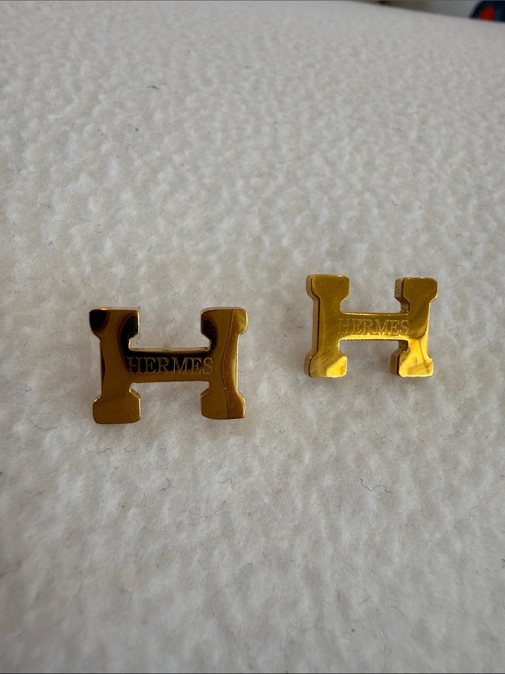 Hermes Gold H Logo Key Stud Earrings - Picture 4 of 9